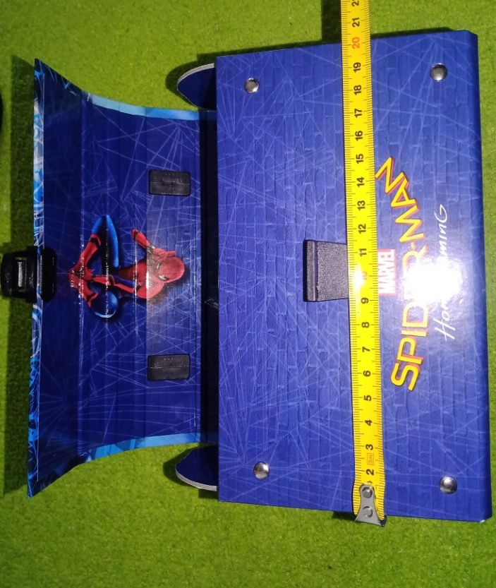 Spiderman kuferek kredki pędzle zestaw