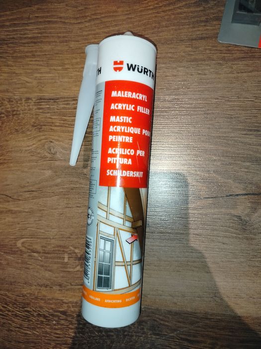 Narzędzia wkrętaki, szczypce, akryl.
