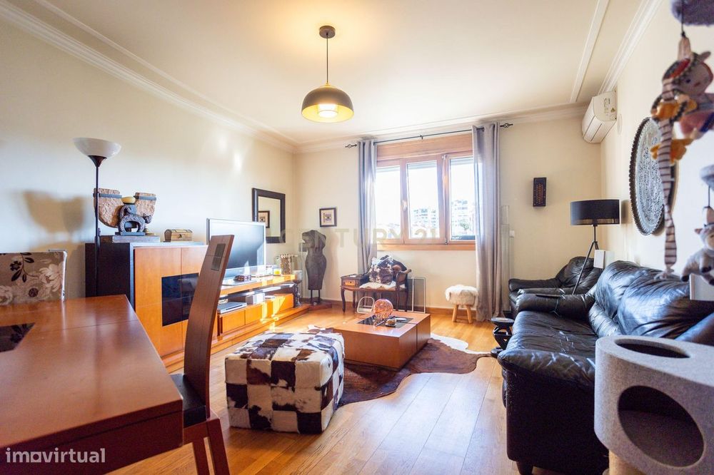 Apartamento T2 na Ribeirada com Garagem e Arrecadação