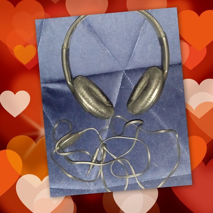 Duże Mocne Słuchawki Sportowe Kompaktowe Regulowane Przewodowe Vakoss