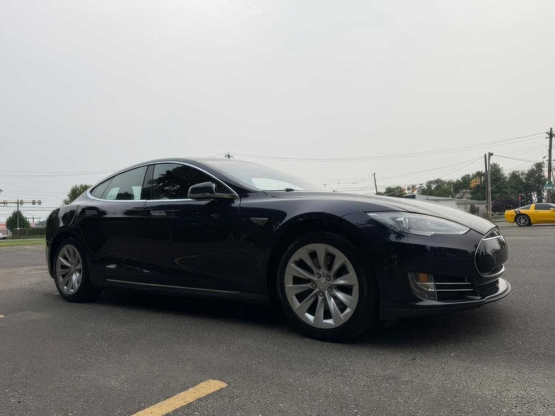 2015 Tesla Model S 85D AWD