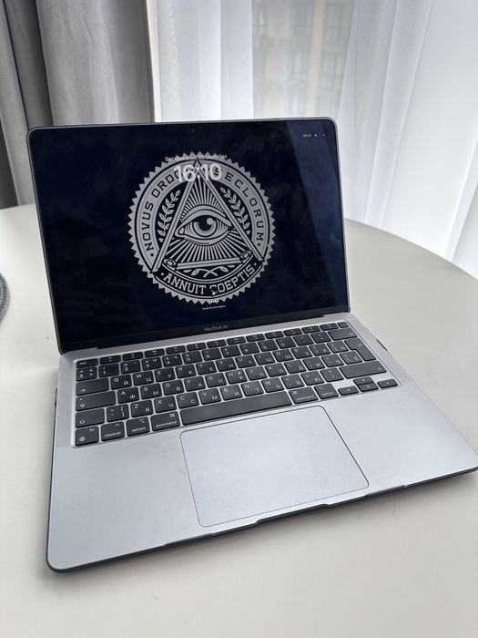 MacBook Air M1 2020 | АКБ 85% + кейс