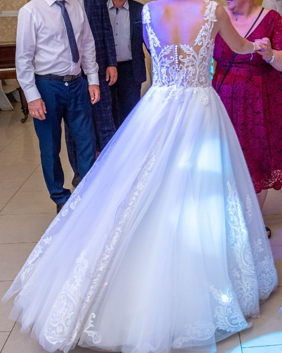 Suknia ślubna (r. 36)