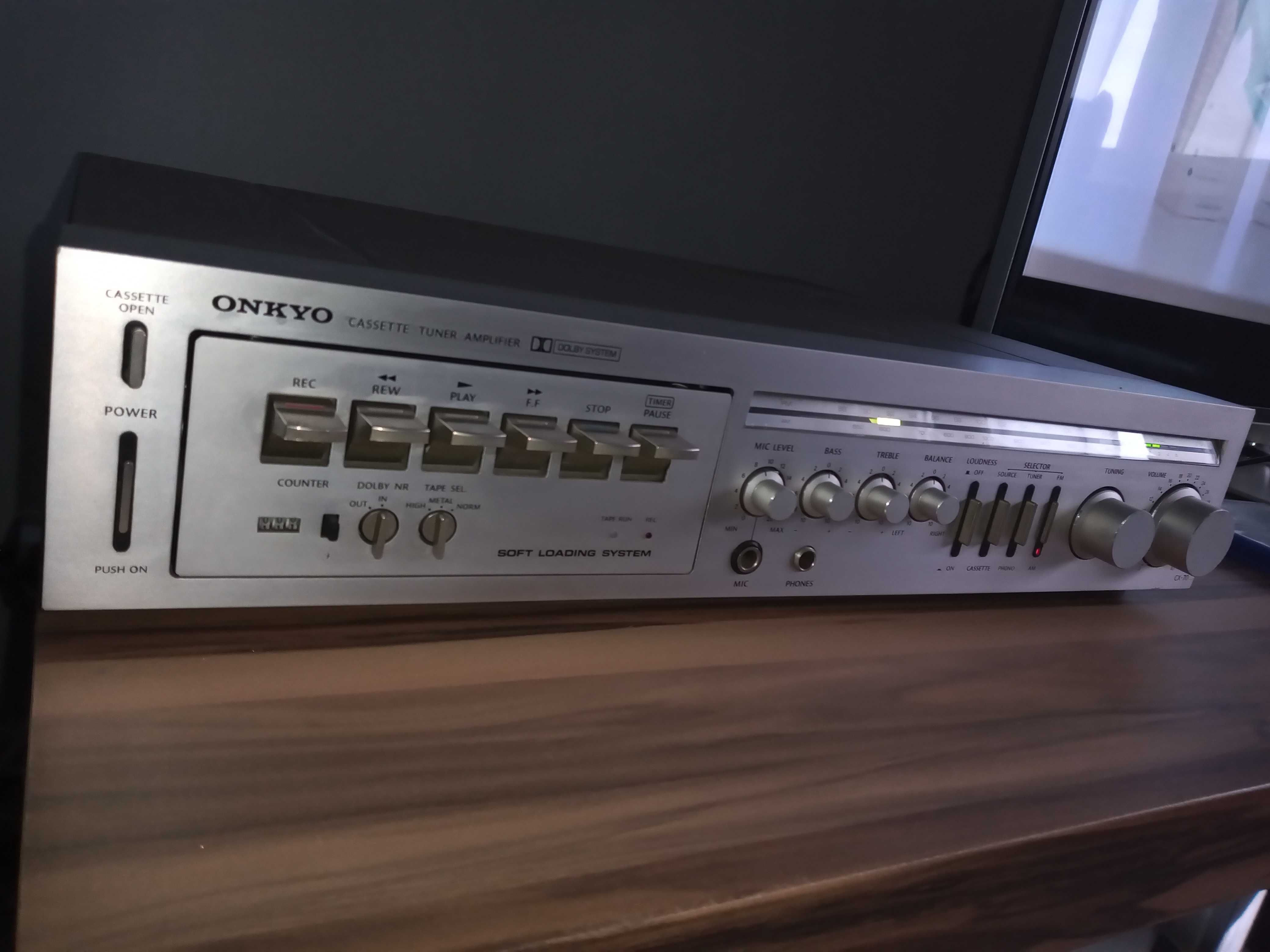 Amplituner stereo Onkyo