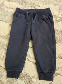 Granatowe dresowe spodnie dla chłopca Cool Club r 86