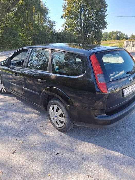Ford focus.  2005r.