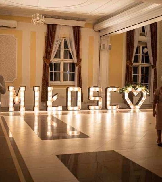 WYNAJMĘ NAPISY LED - LOVE / MIŁOŚĆ / serce z podświetleniem