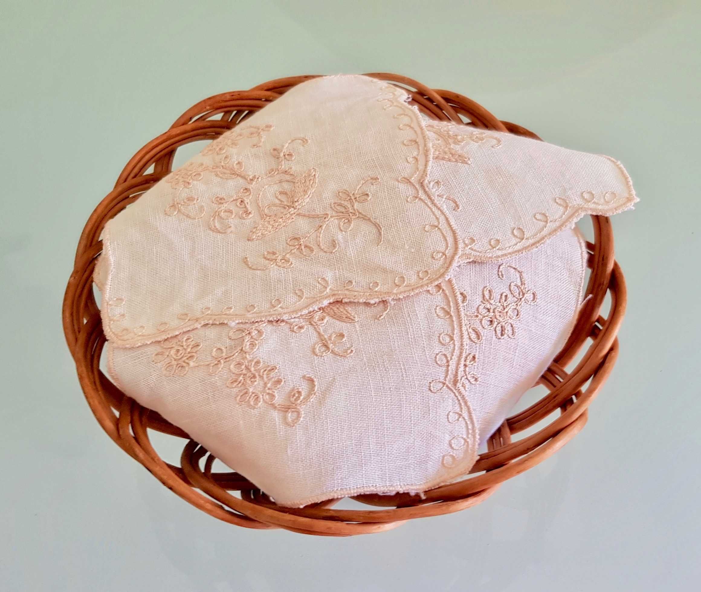Pano bordado para cesto do pão ou scones
