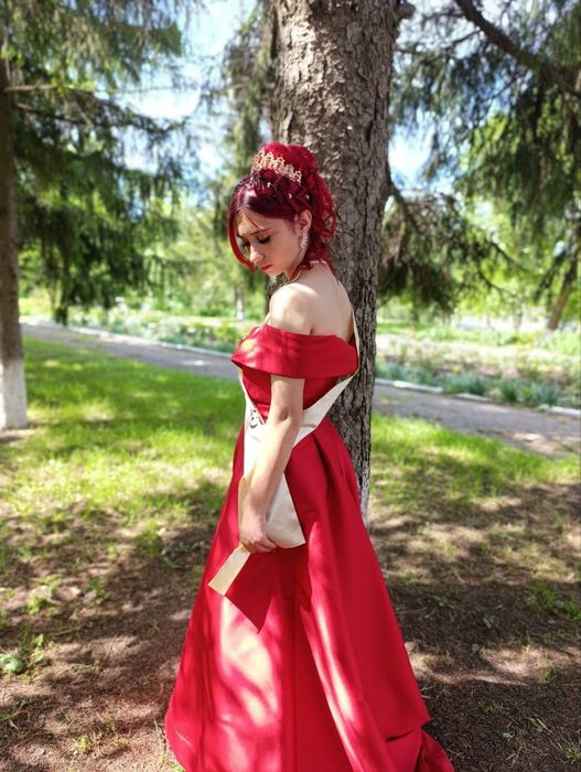 Сукня на вечір або випускний