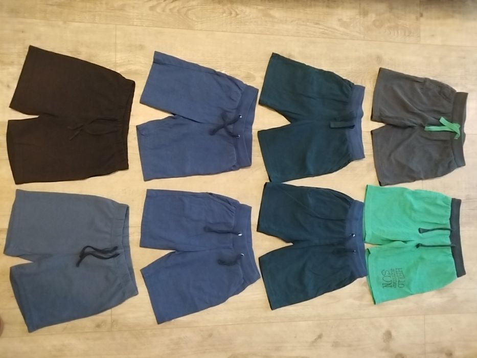 r. 110/116 krótkie spodenki dla chłopca