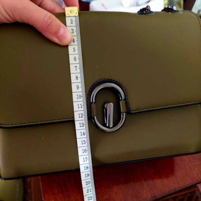 Кожанная сумка цвета Хаки