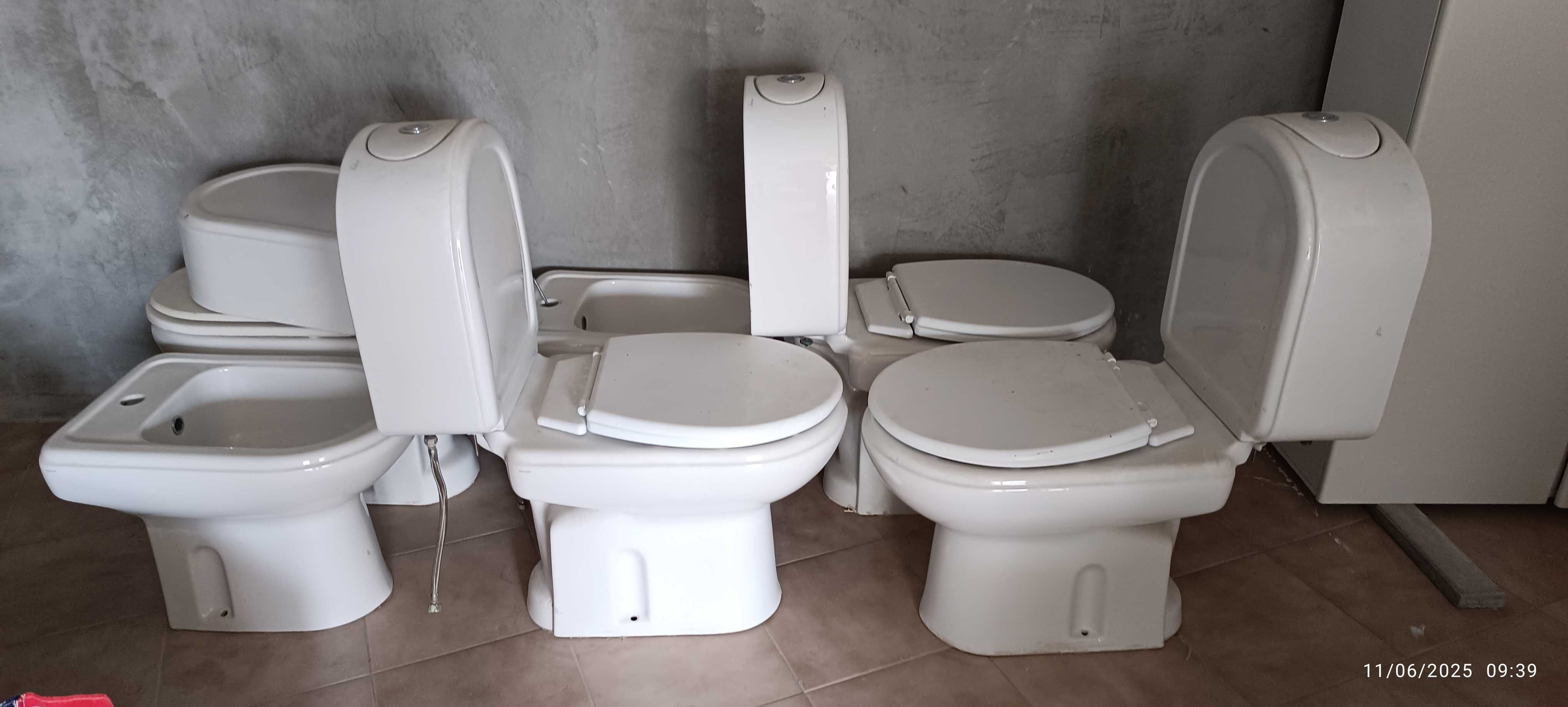 4 Sanitas e 6 bidés, marca Indusa