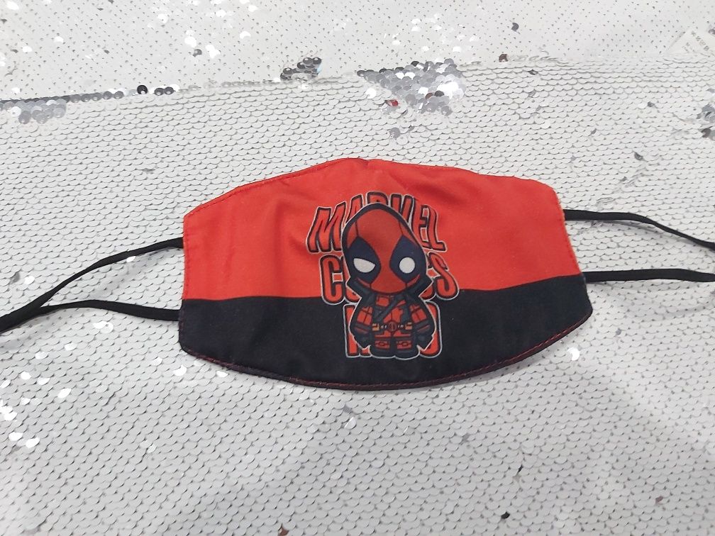 Maską dziecięca LOL