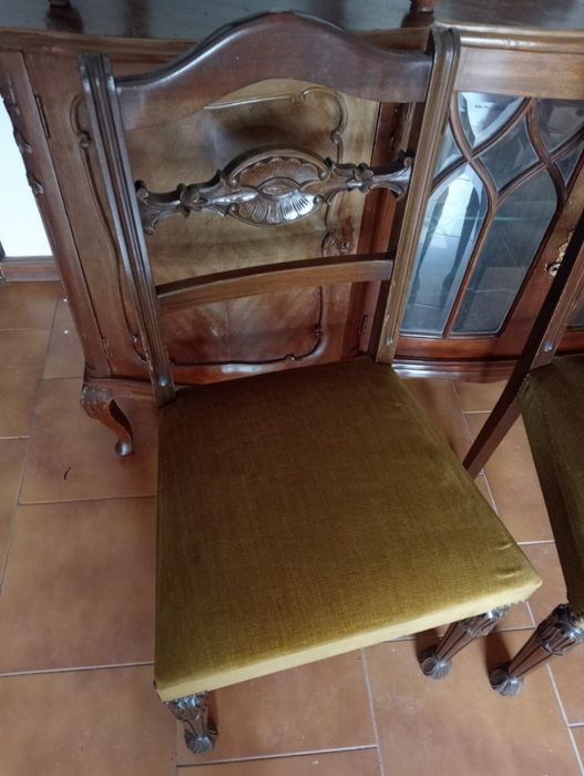 Cadeiras estofadas, clássicas