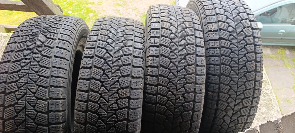 215/65R16 Falken zimowe 7-8 mm