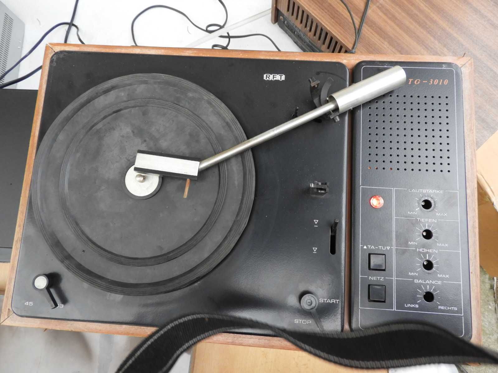 Gramofon RFT Balcanto - 3010 na części