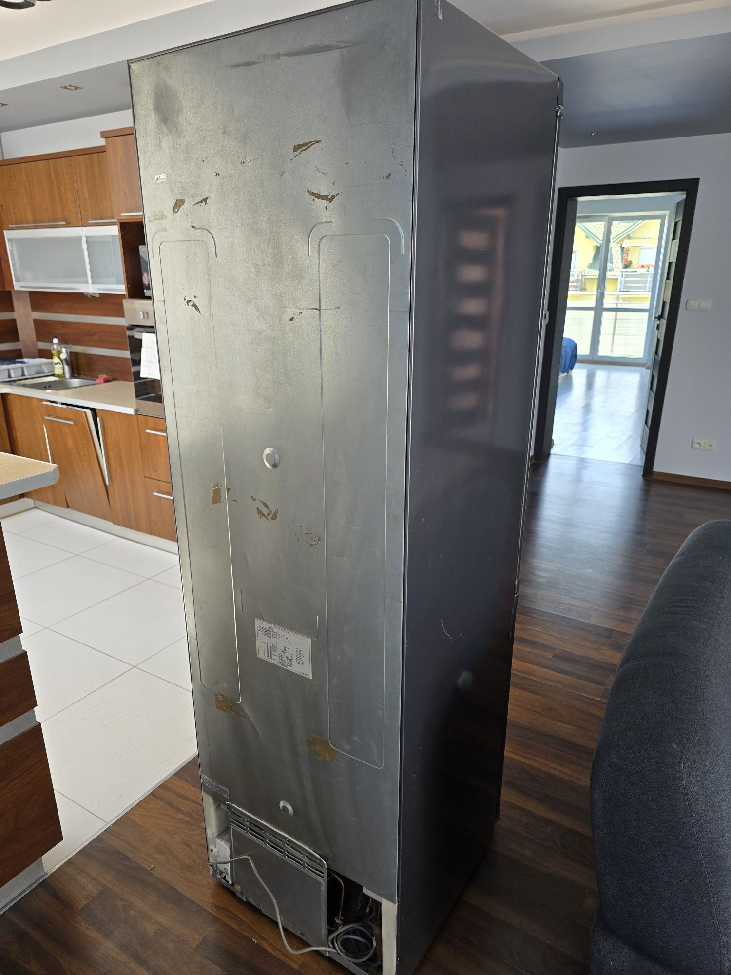 Lodówka Samsung z kostkarką i pojemnikiem na wodę