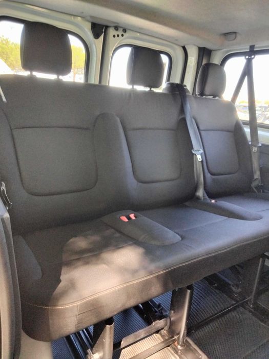 Carrinha 9 lugares Renault Trafic