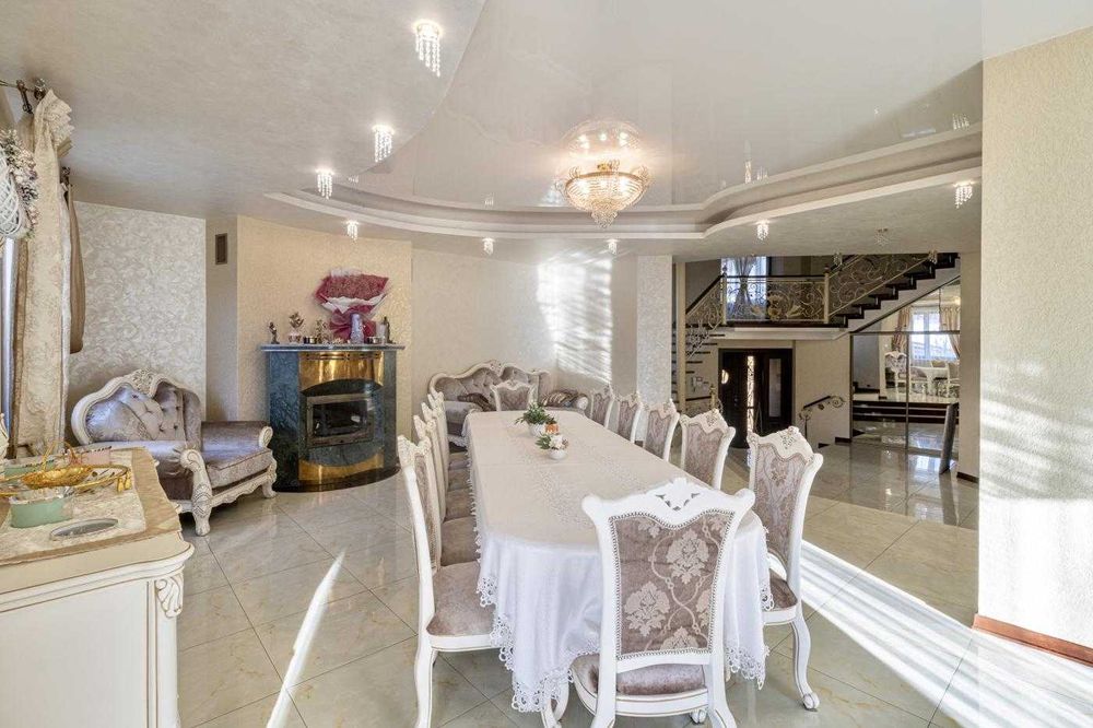 Продаж розкішного будинку, Винники