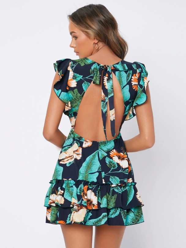 Vestido Curto com Estampa Tropical e Costas Abertas