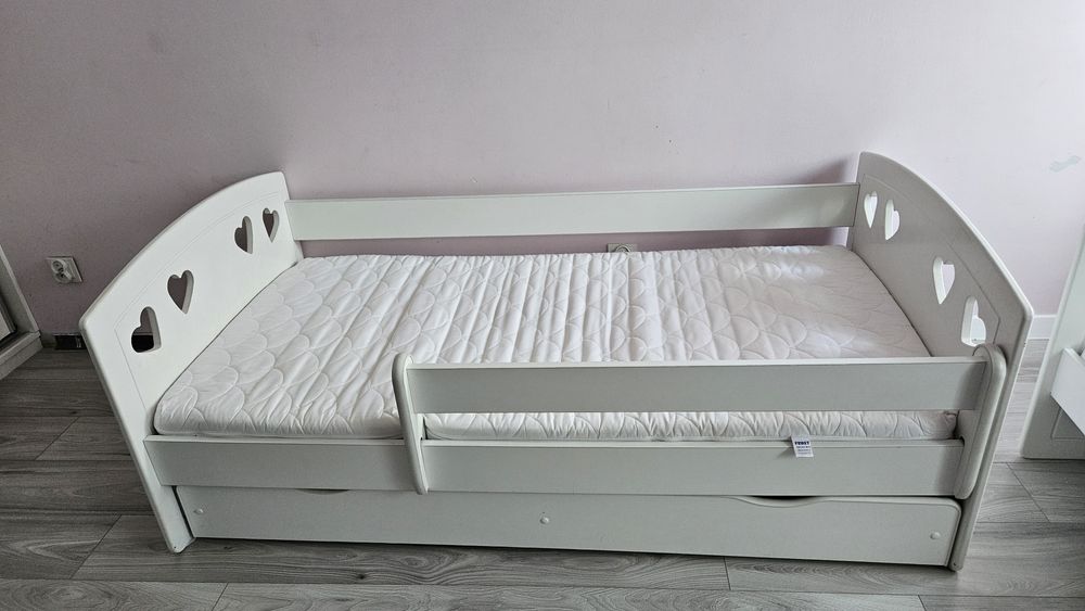 Łóżko dziecięce w serduszka 160x80