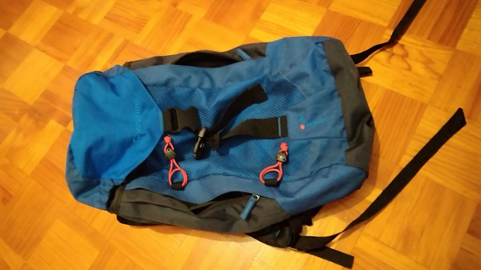 mochila azul Decathlon