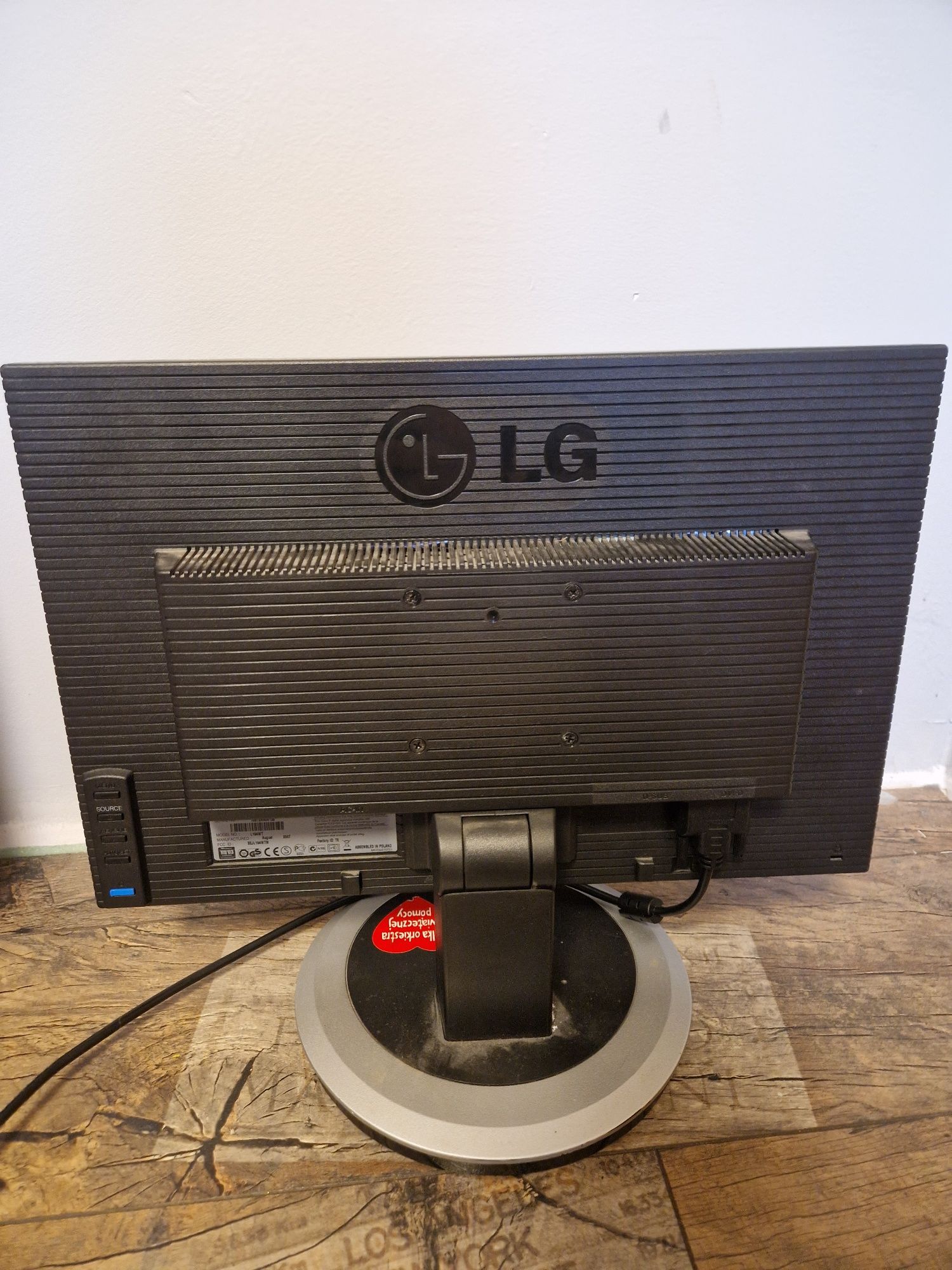 Monitor LG.  50/60 hz