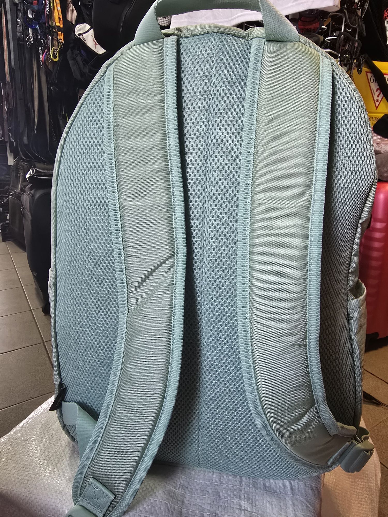 Рюкзак adidas Originals
колір зелений великий однотонний IX7335