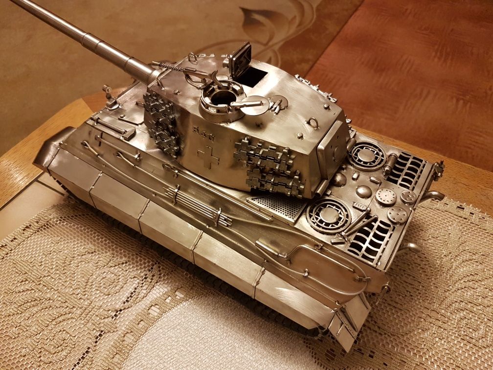 Prezent czołg Tygrys Królewski metaloplastyka