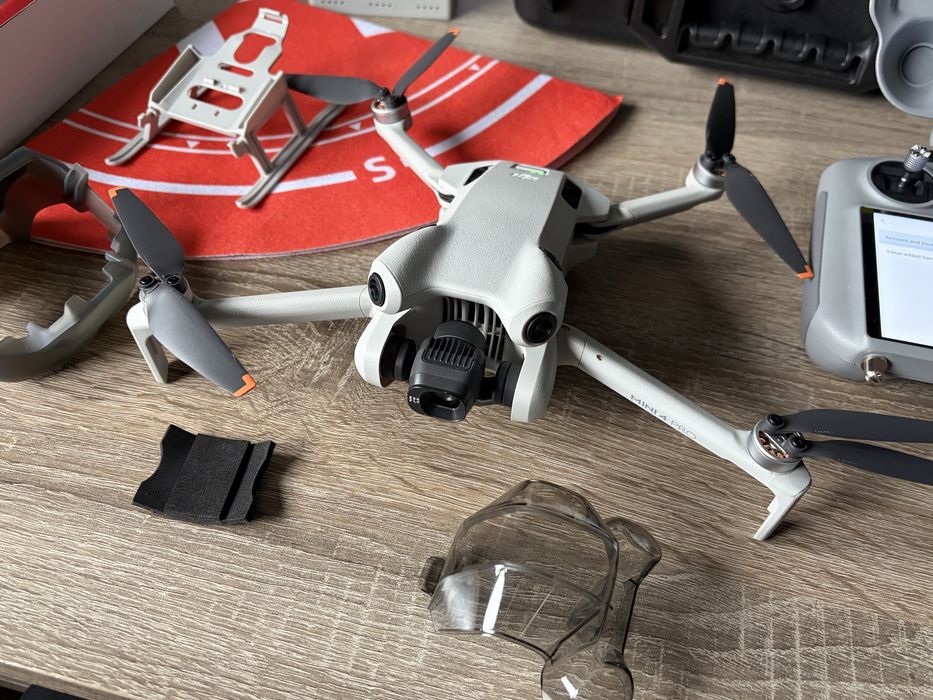 Dron DJI Mini 4 Pro fly more combo akcesoria nowy