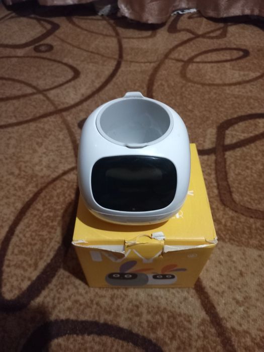 Интерактивный умный горшок для растений Ivy Smart Planter.