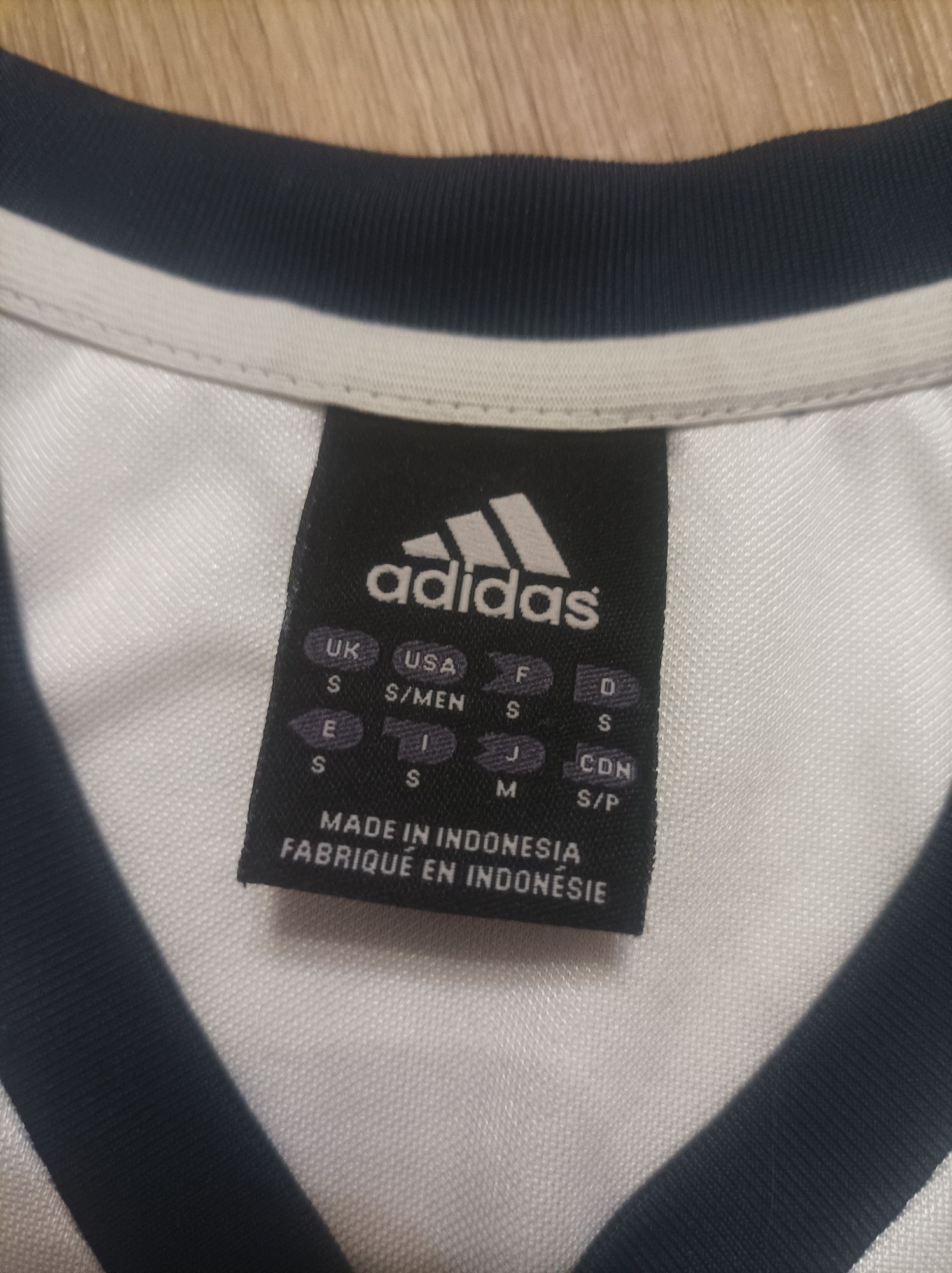 Adidas вінтажна футболка