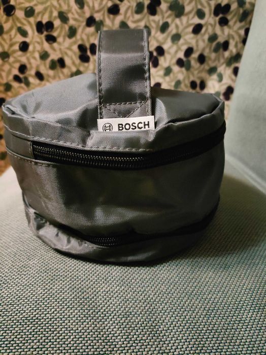 3 tarcze tnące, mieszadło, trzepaczka i hak do ciasta (Bosch MUM 5)