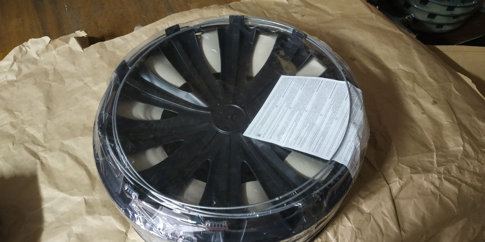 Колпаки на колеса Giga Black черные. Ковпаки Гіга чорні