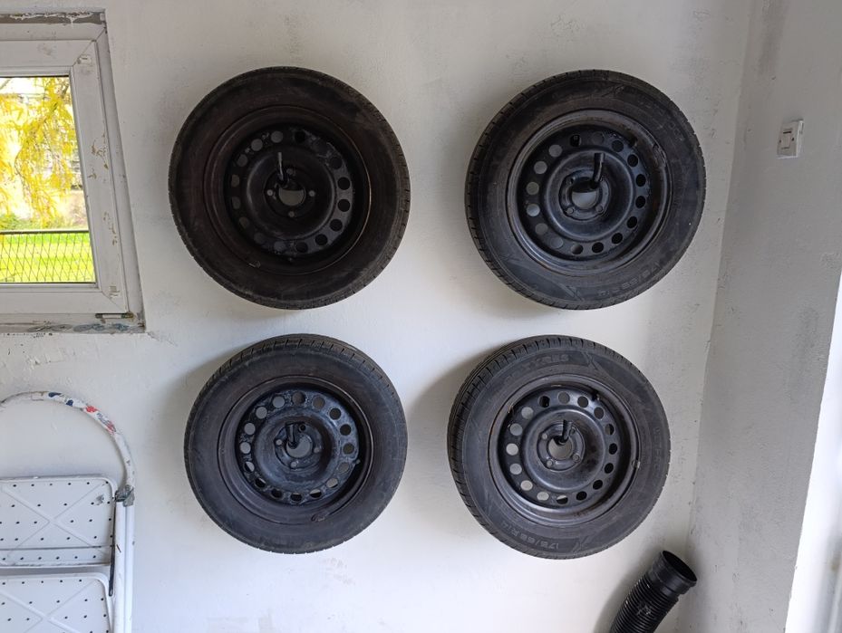 Felgi stalowe z oponami letnimi R14 4x100 60.1 mm