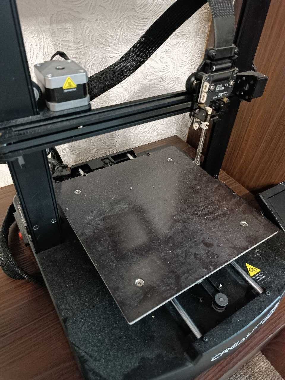 Ender 3 v3 SE та Ender 3 v2 3д принтер