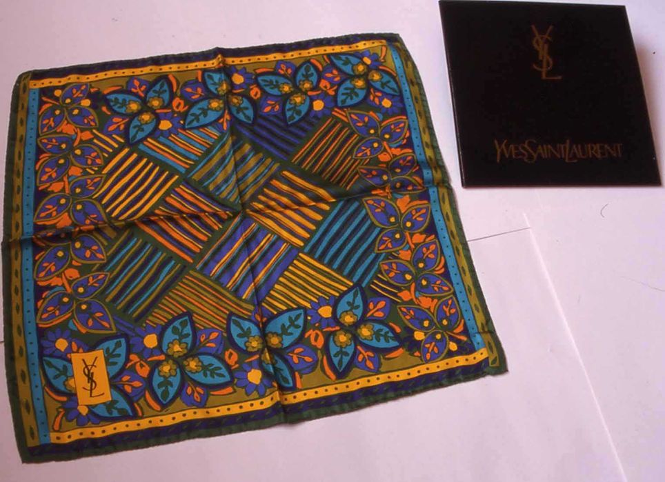 Lenço de YSL (Yves Saint Laurent) 48x48 cm