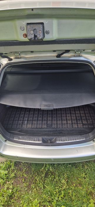 Toyota Avensis 2005 rok