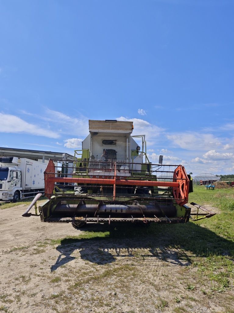 Claas Dominator 76