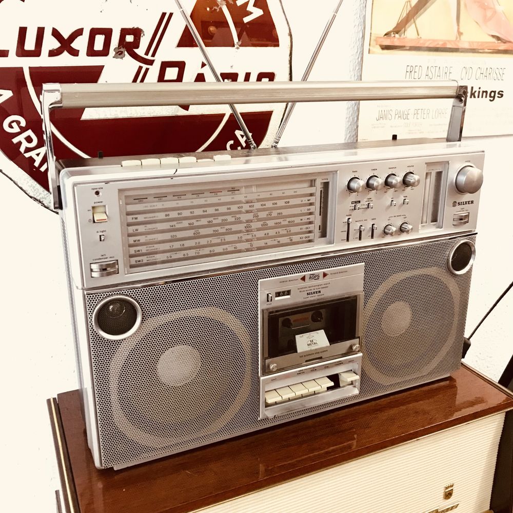 Rádio Boombox Silver ST858L - Loja Grundig Clássicos