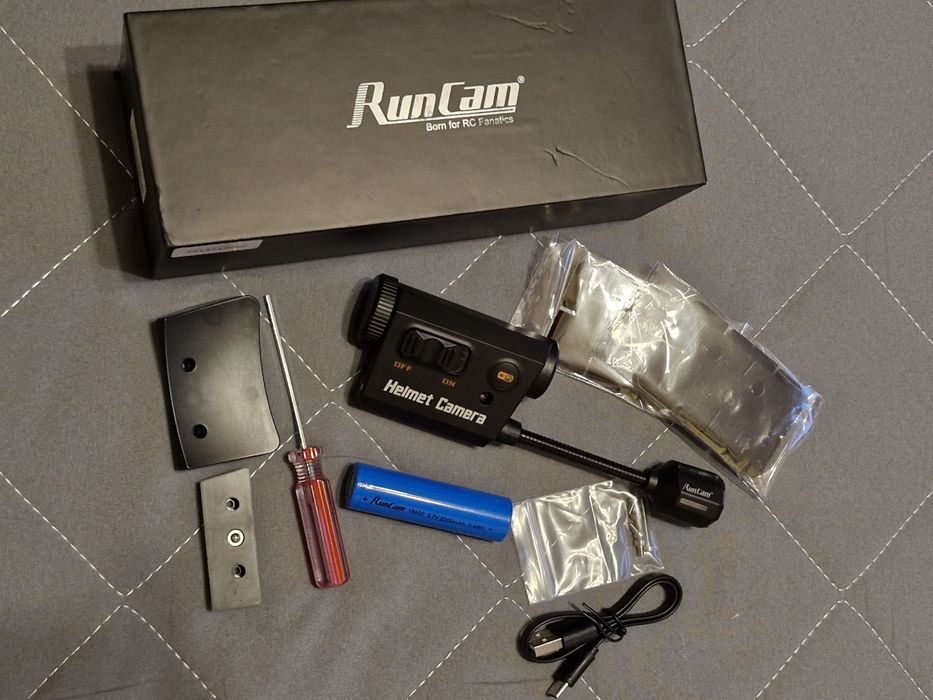 Екшн камера на шолом RunCam Hemlet