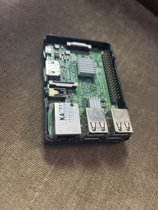 Zestaw Raspberry Pi 3 z obudową i radiatorem mało używany