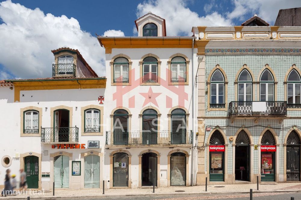 Prédio / Totalmente Renovado / 7 Apartamentos / 1 Loja / Centro Histór