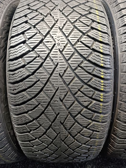 235/45R18 Nokian Hakkapeliitta R5 EV