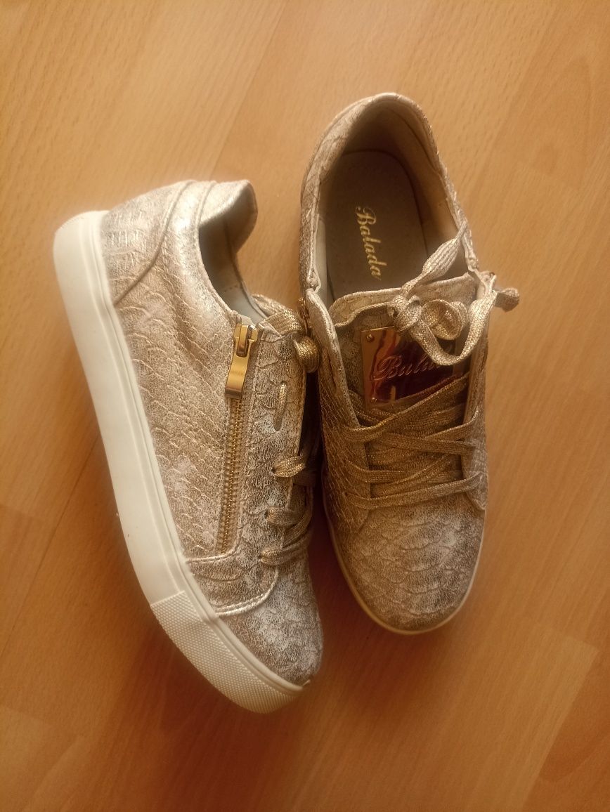 Nowe buty 39 firmy Vices złote.