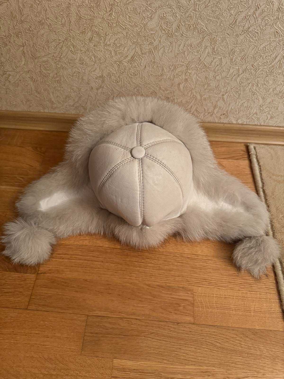 Шапка шкіряна з натуральним хутром