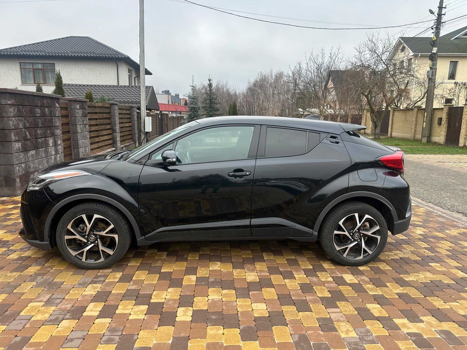 Автомобiль toyota chr 2020