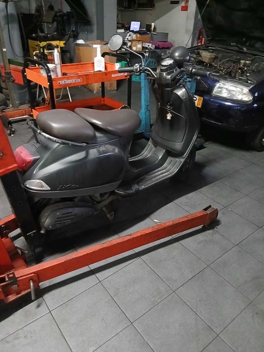 Vespa lxv 50 , bom estado