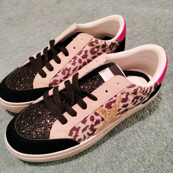 Tênis de senhora novos