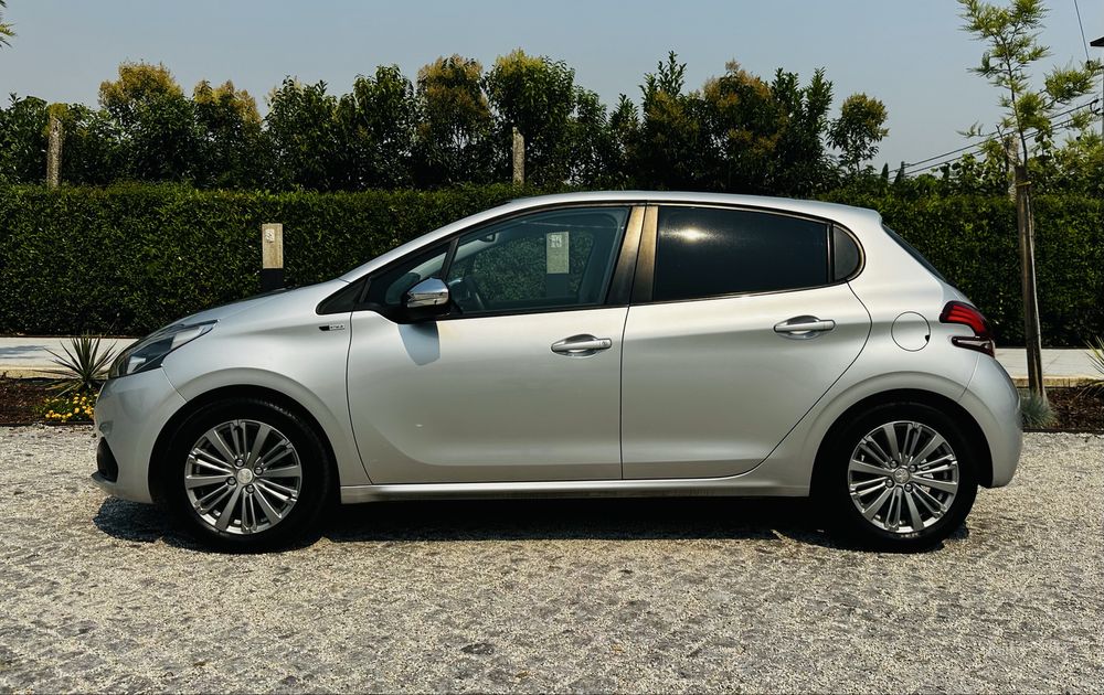 Peugeot 208 1.2 Nacional um Dono